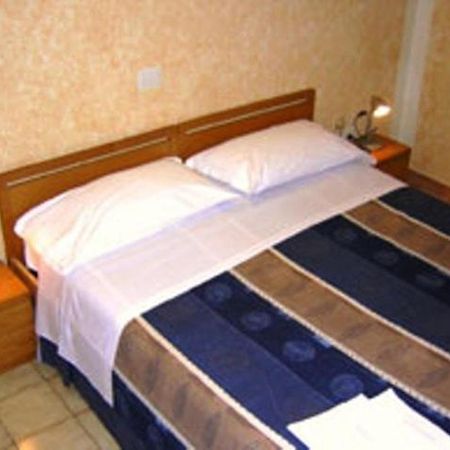 Hotel Bolognese Фоліньо Екстер'єр фото