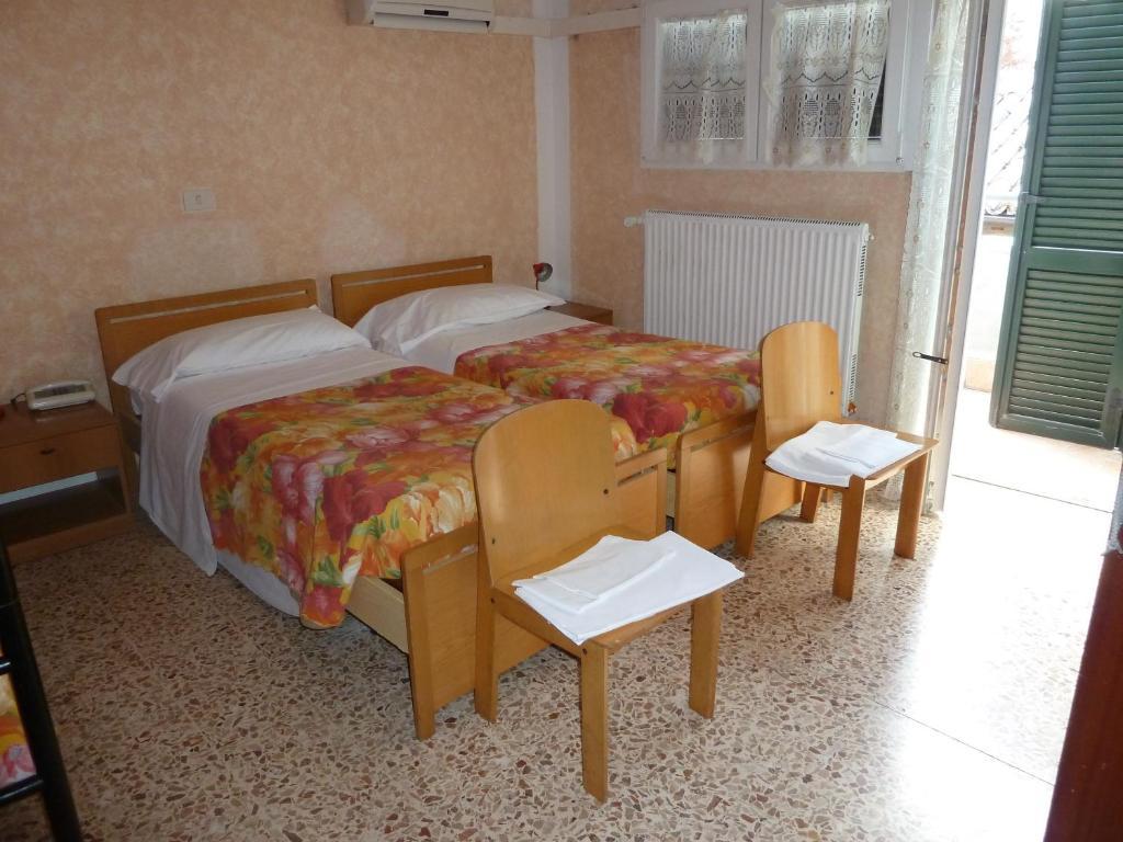 Hotel Bolognese Фоліньо Екстер'єр фото