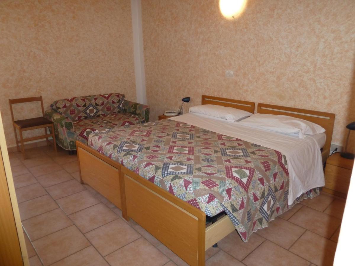 Hotel Bolognese Фоліньо Екстер'єр фото